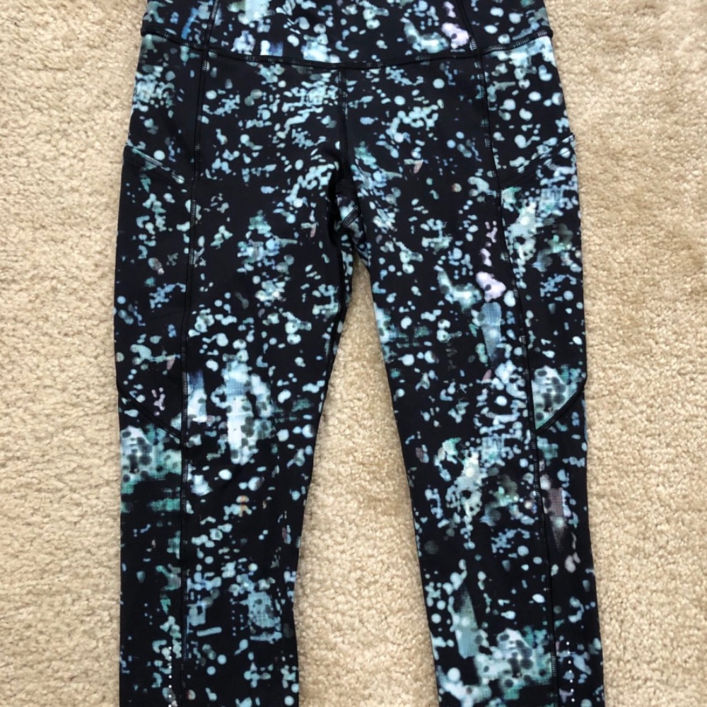 LULULEMON Cropped Capri Pants Women Size 6 - Like New